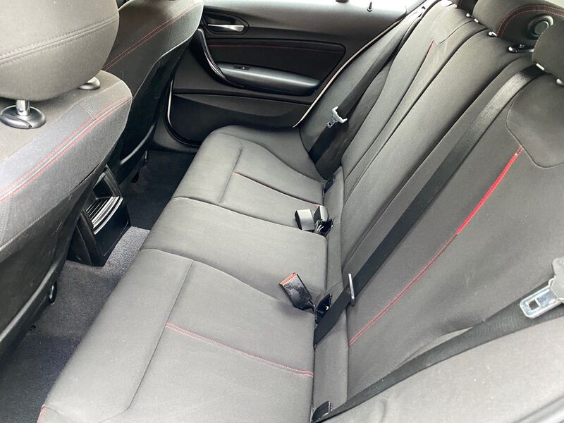 BMW 1 SERIES